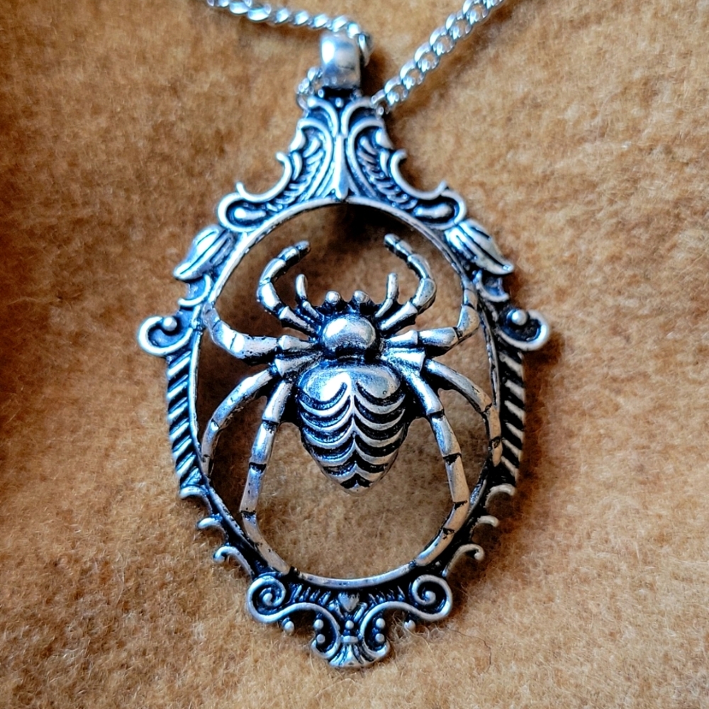 SPIDER PENDANT vintage retro spooky creepy goth Halloween necklace
